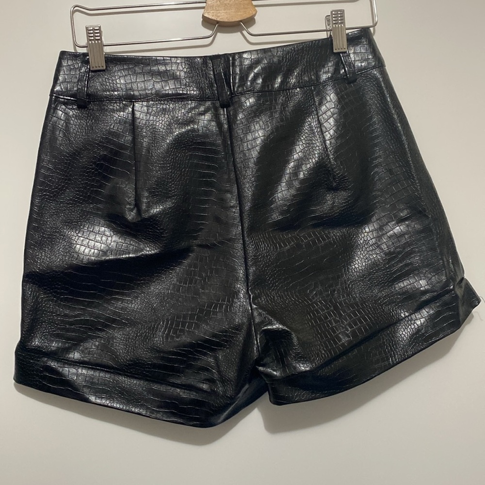Superdown Dominica Python Shorts - Picture 3 of 16